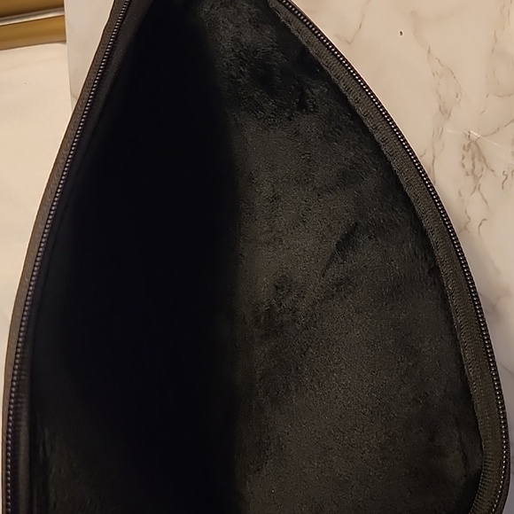 Fashionation duchess black and gold 10.2" tablet or laptop sleeve - NEW - Picture 5 of 6